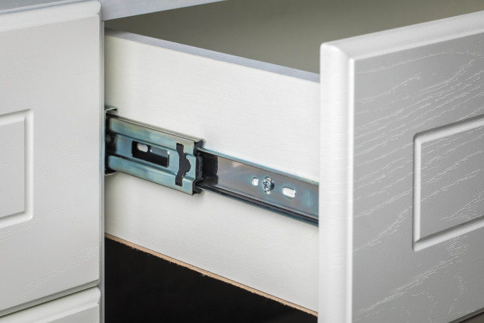 Ливерпуль Спальня № 5 Кровать 11.08ОСН + Тумба 08.146 + Полка 10.117 + Комод 10.103 + Полка 10.118